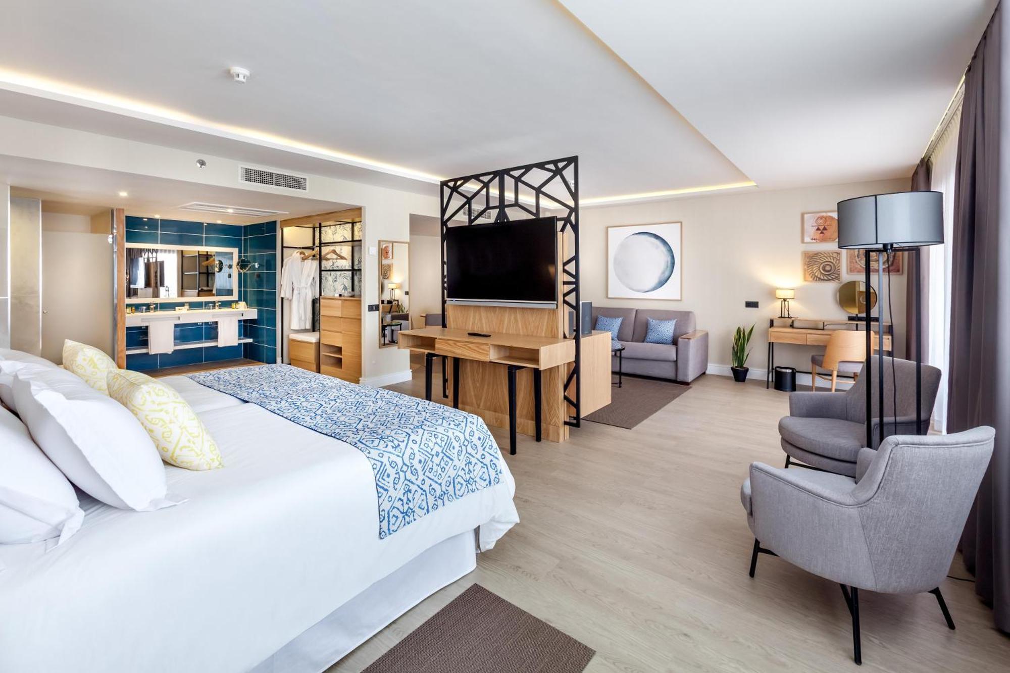 Suite Side Ocean View