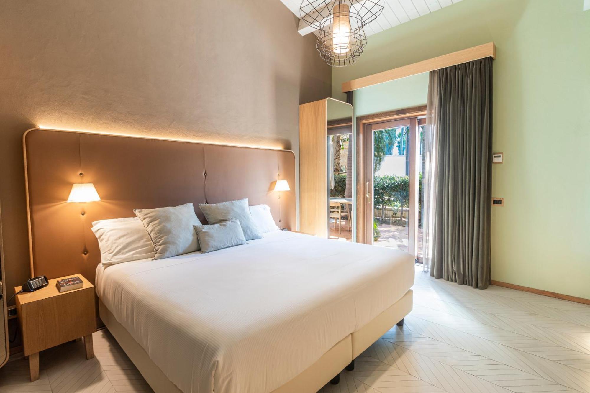 Junior Suite with Private Pool and Garden View