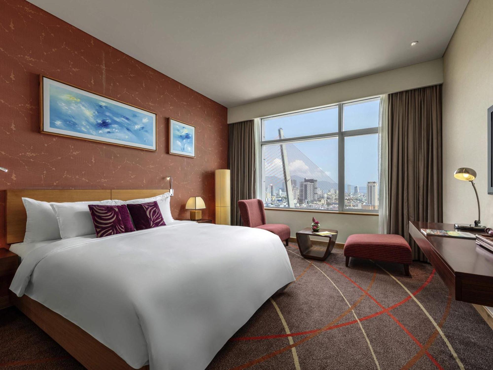 Deluxe Queen Room River view High Floor Executive Lounge access,1306112149:JPEG