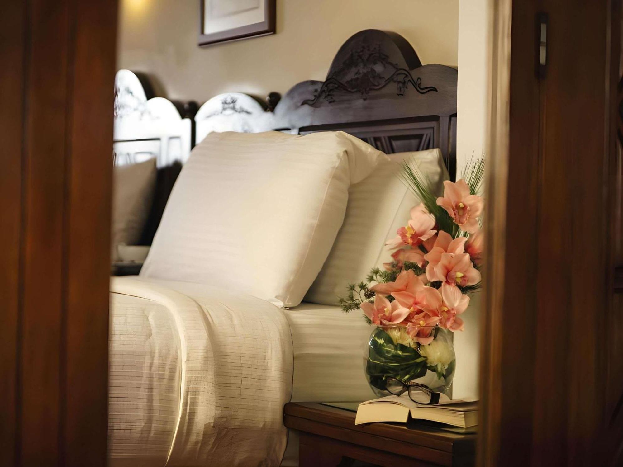 Classic Twin Room with Partial Sea View