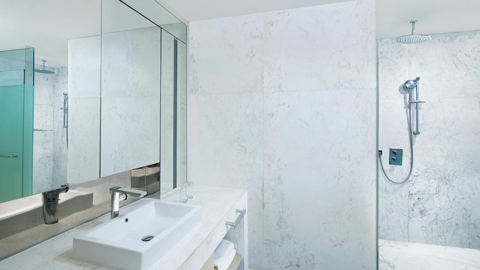 Suite with Pool View with Free Daily Minibar