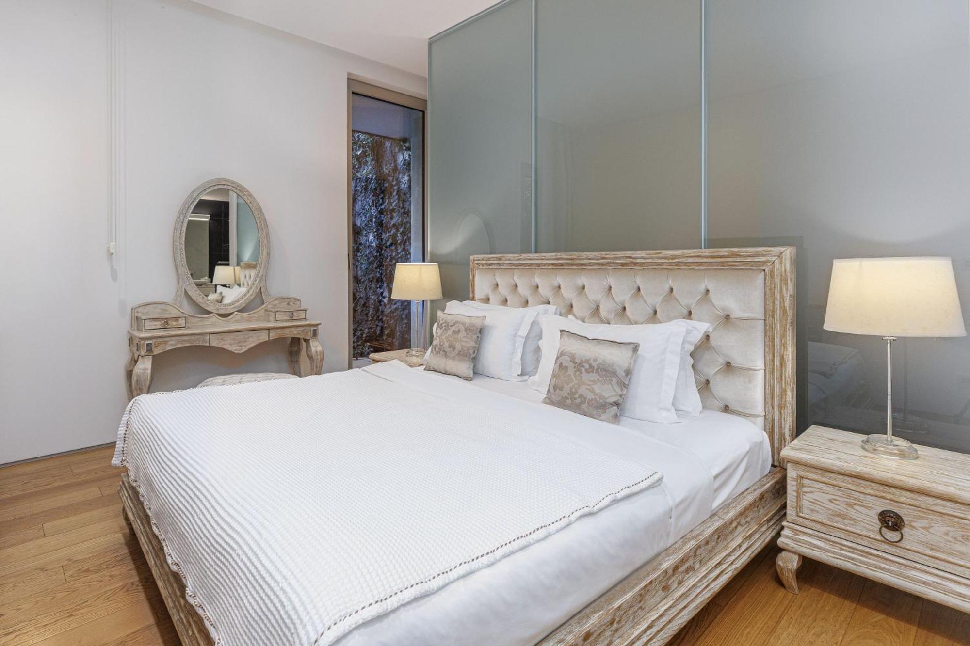 Deluxe Two-Bedroom Apartment with Sea View,1742995450:JPEG