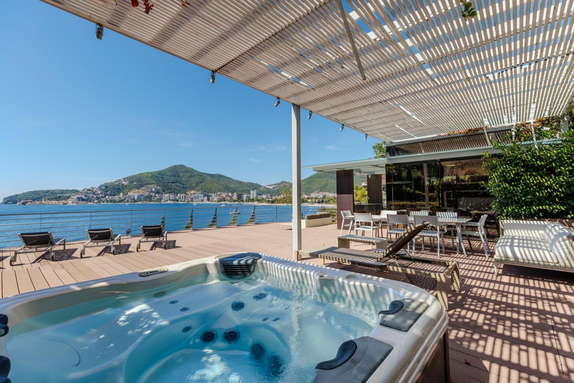 Penthouse Two-Bedroom Apartment with Sea View