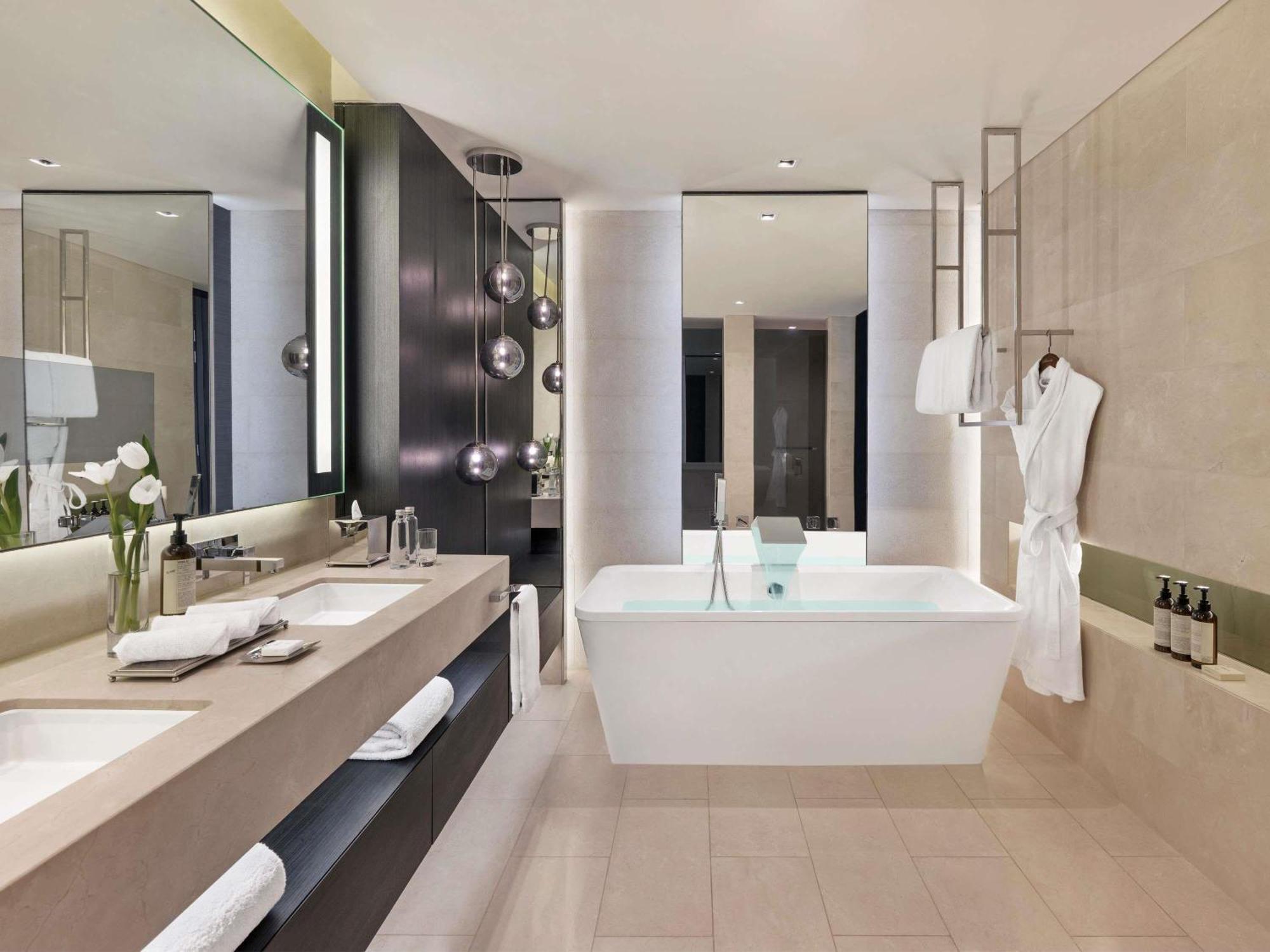 Executive King Suite - Non-Smoking,1743177571:JPEG