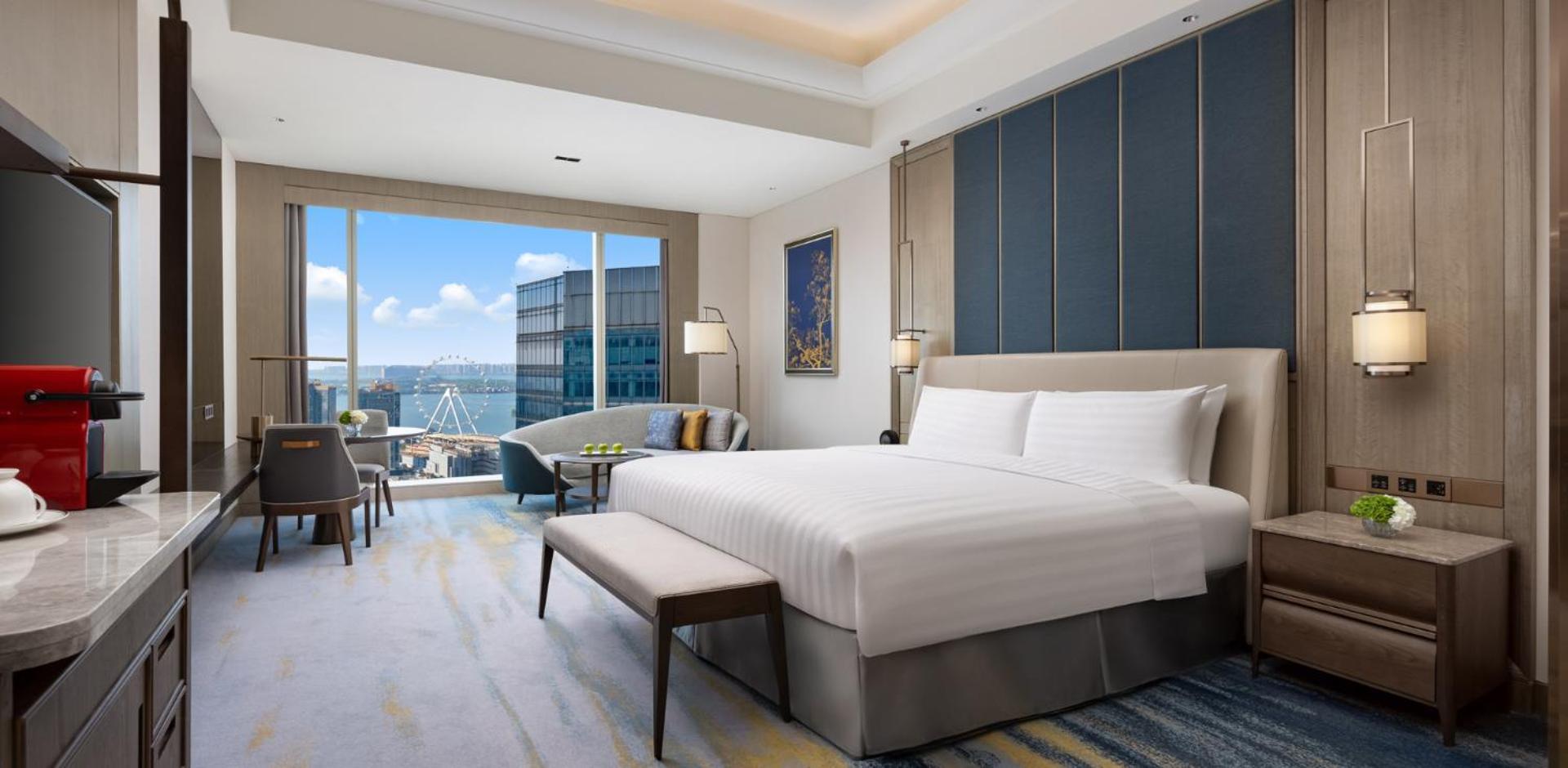 Horizon Deluxe King Room