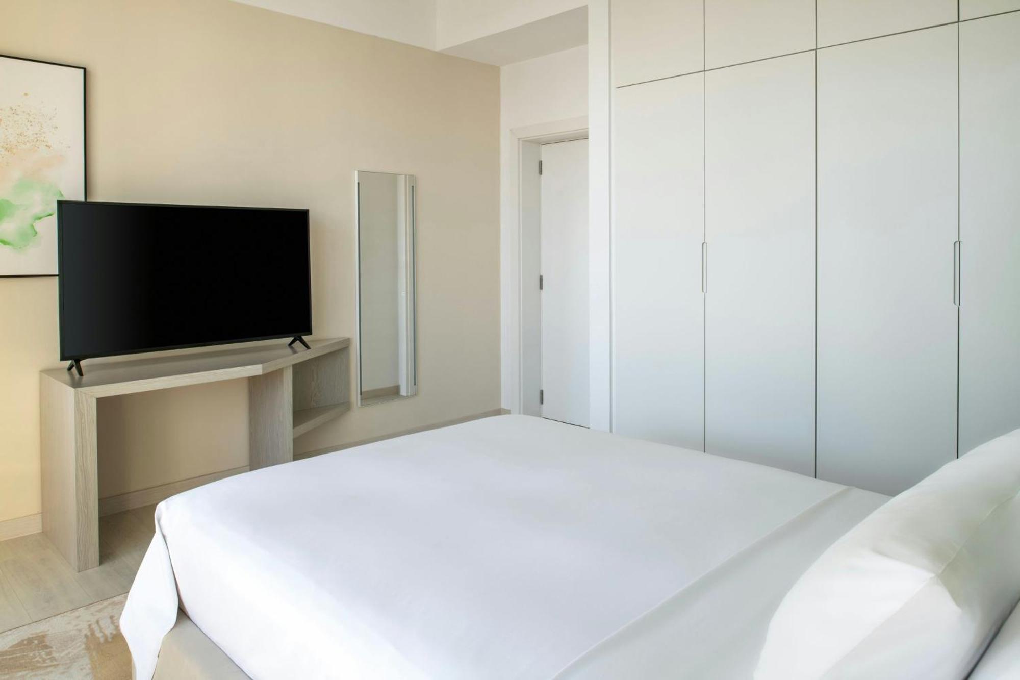 Larger Two Bedroom Apartment, 1 King, 1 Queen, Partial Sea View, Beach Access