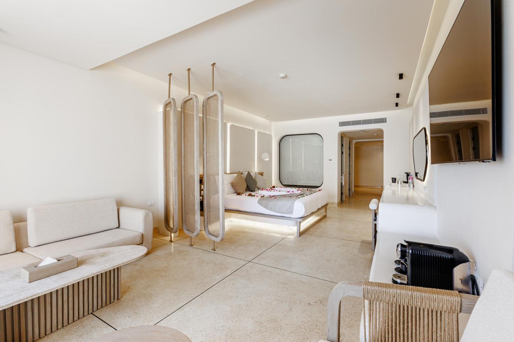 Honeymoon Suite