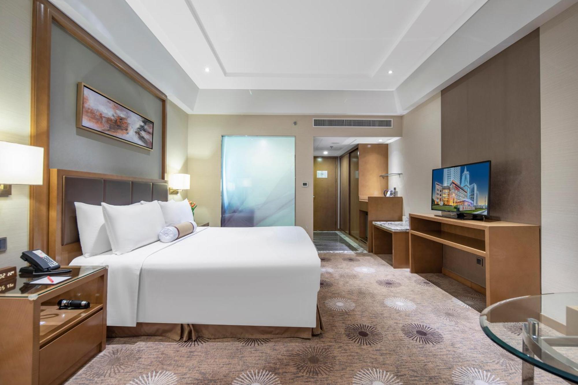 Deluxe King Room - Non-Smoking