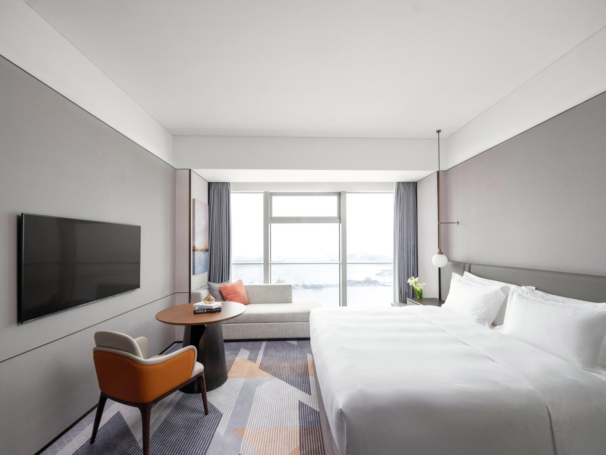 Superior King Room with River View