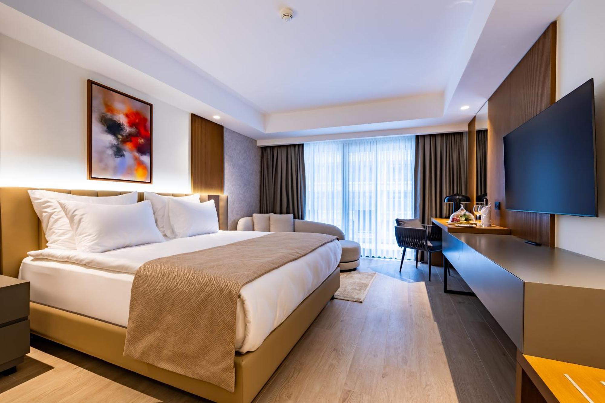 Deluxe Double Room with Balcony and Sea View