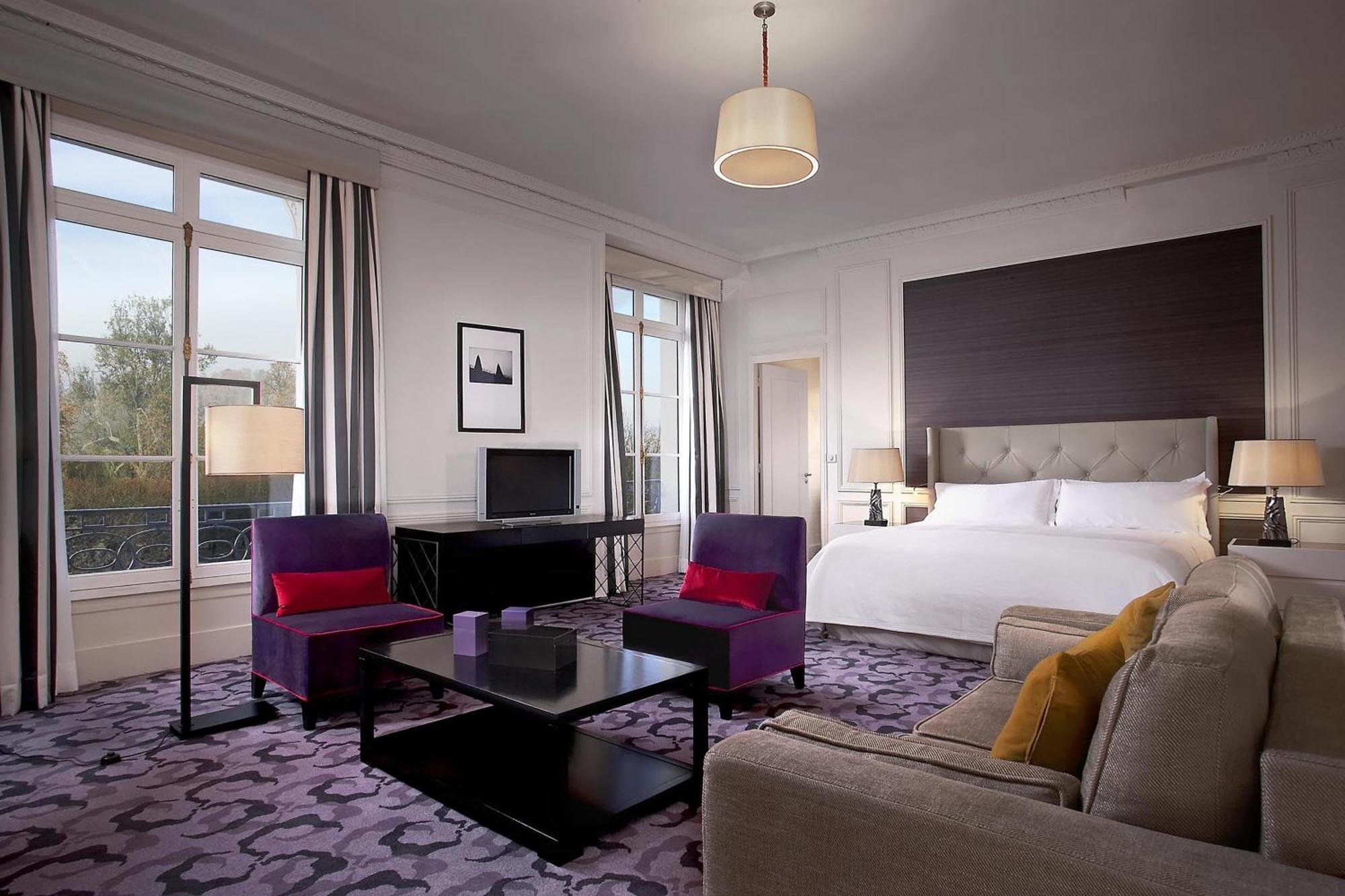 Palace 5 Star - Junior King Suite with Park View