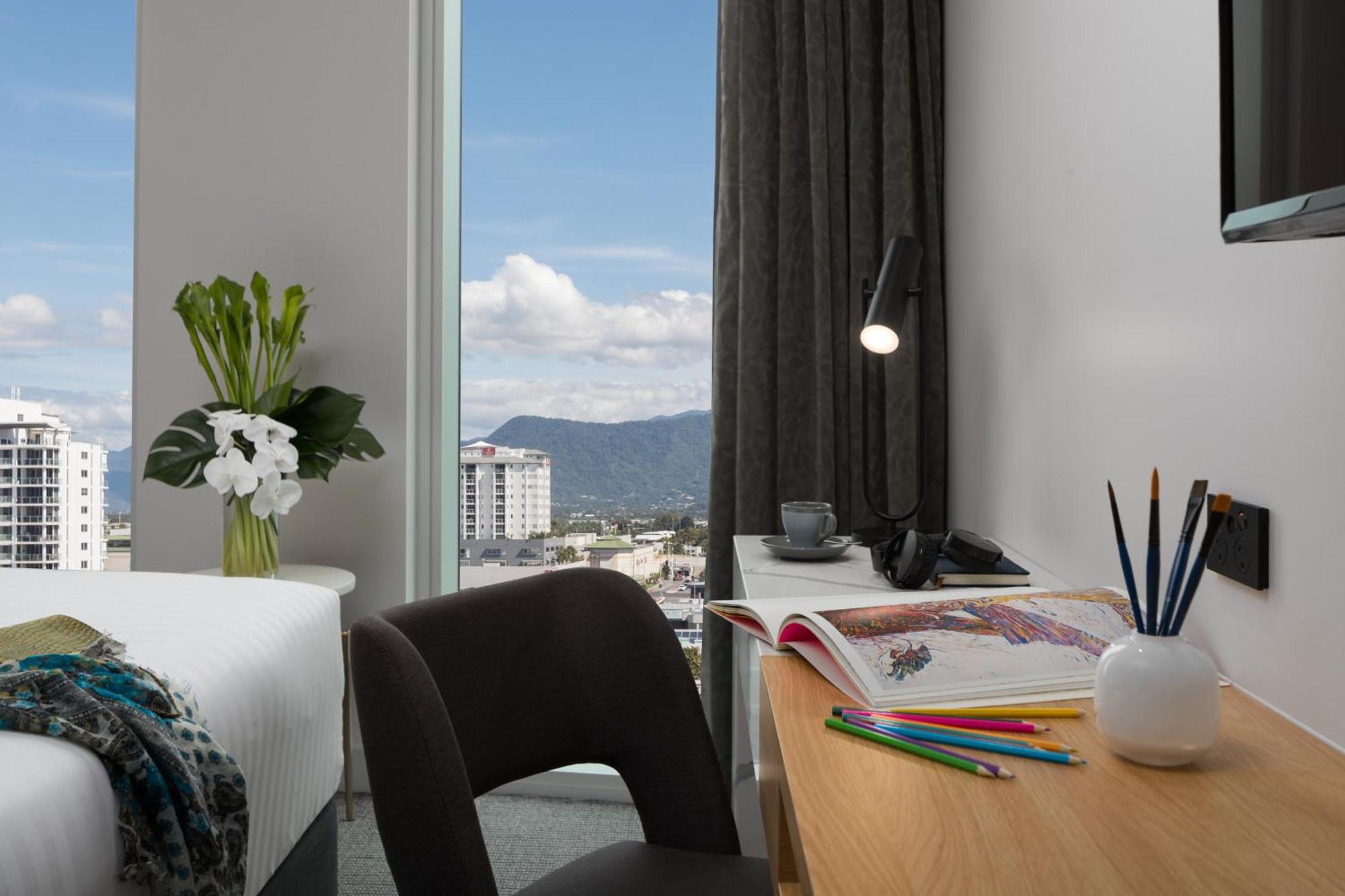 Urban Queen,1756728423:JPEG