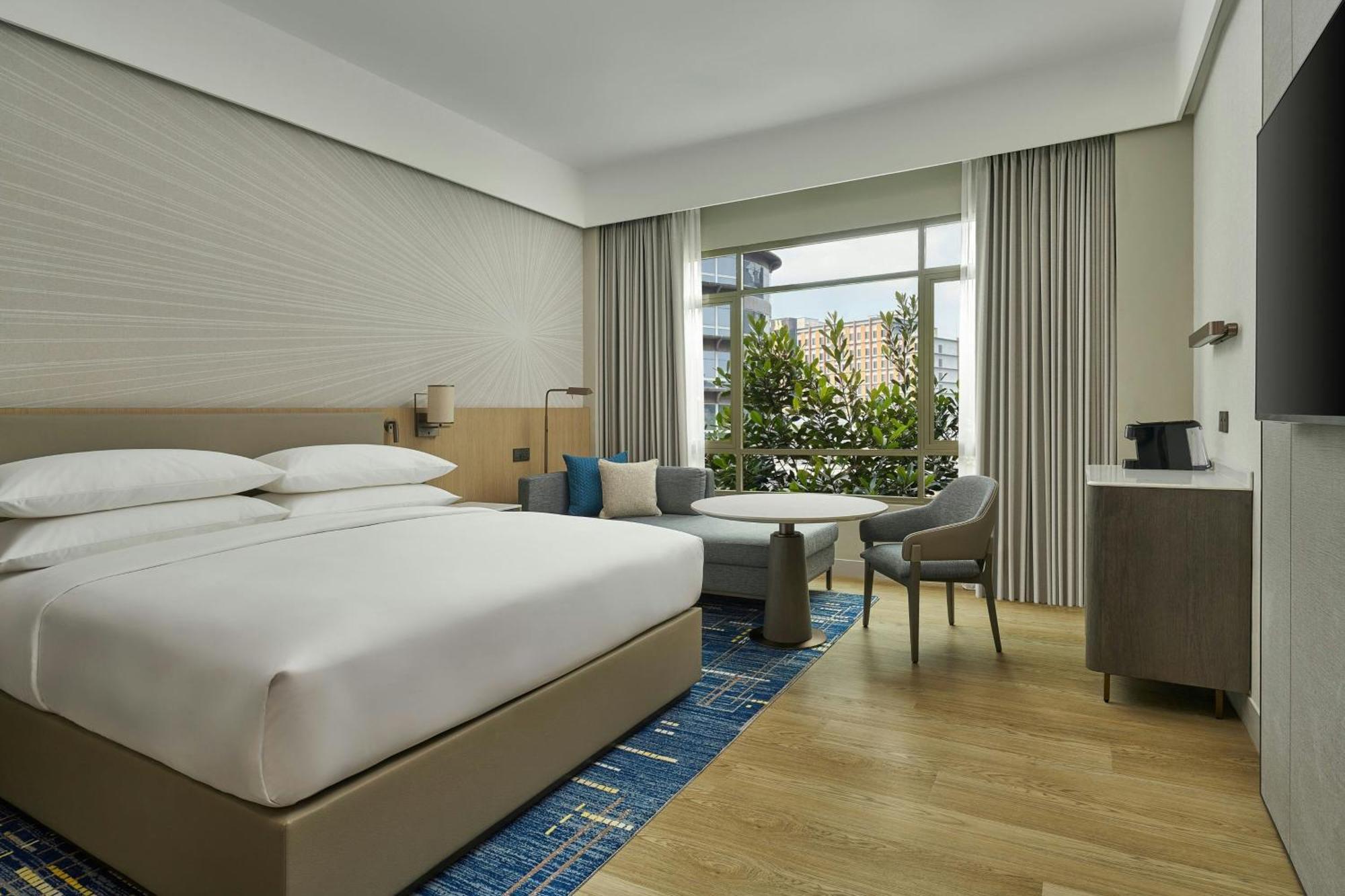 Family King Room with City View