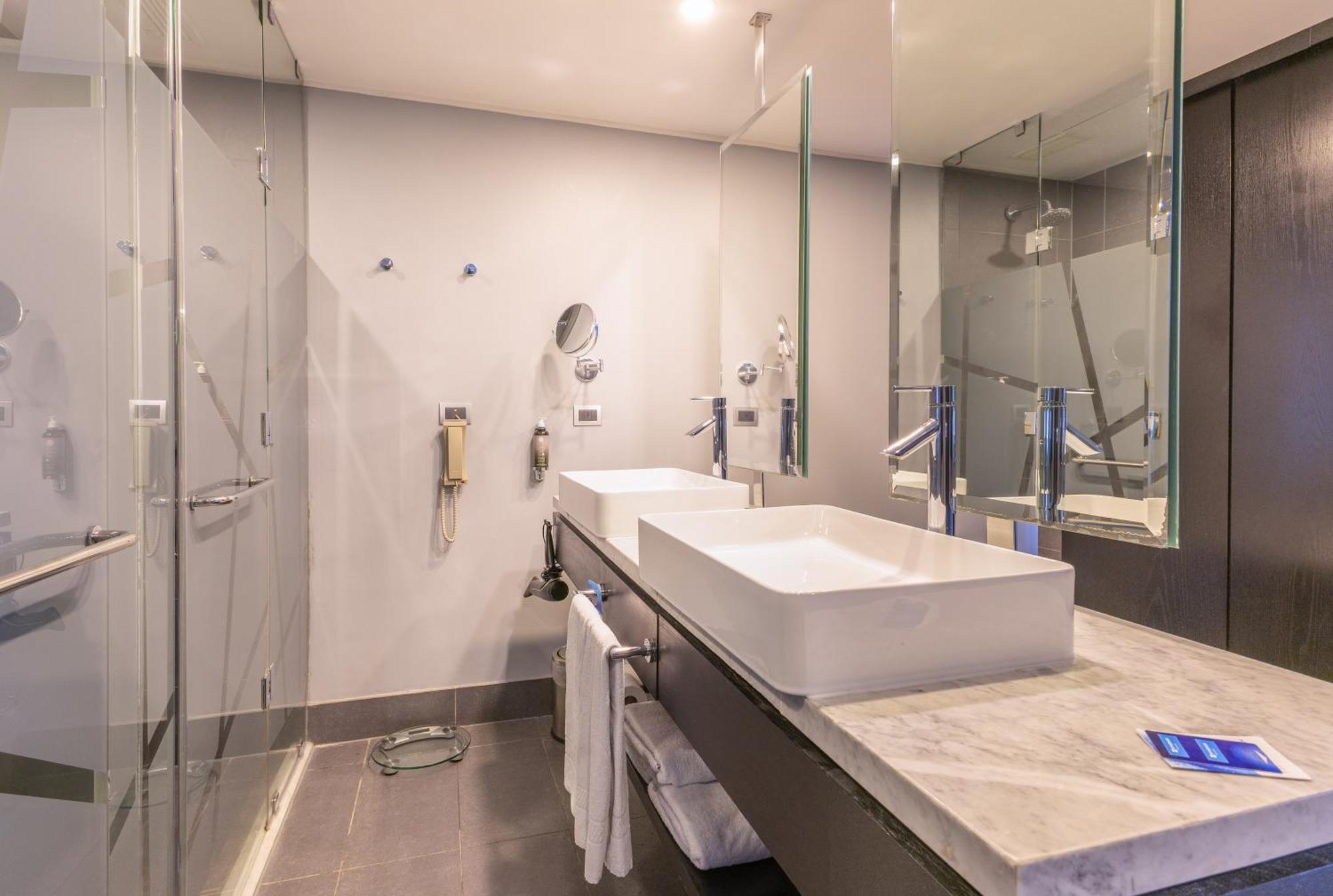 Junior King Suite with Jetted Tub - Non-Smoking