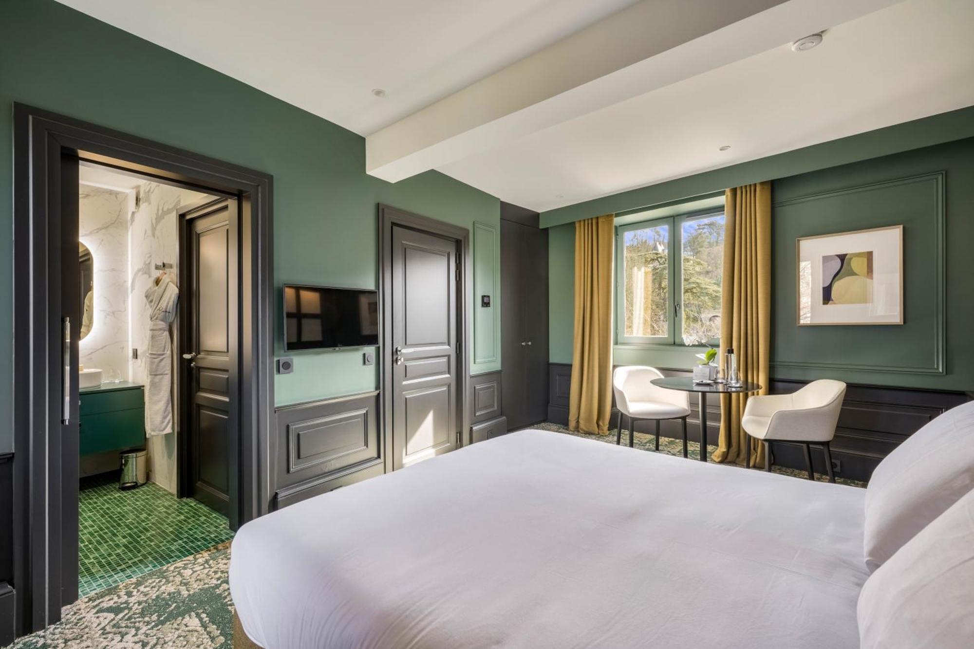 Deluxe Queen Room
