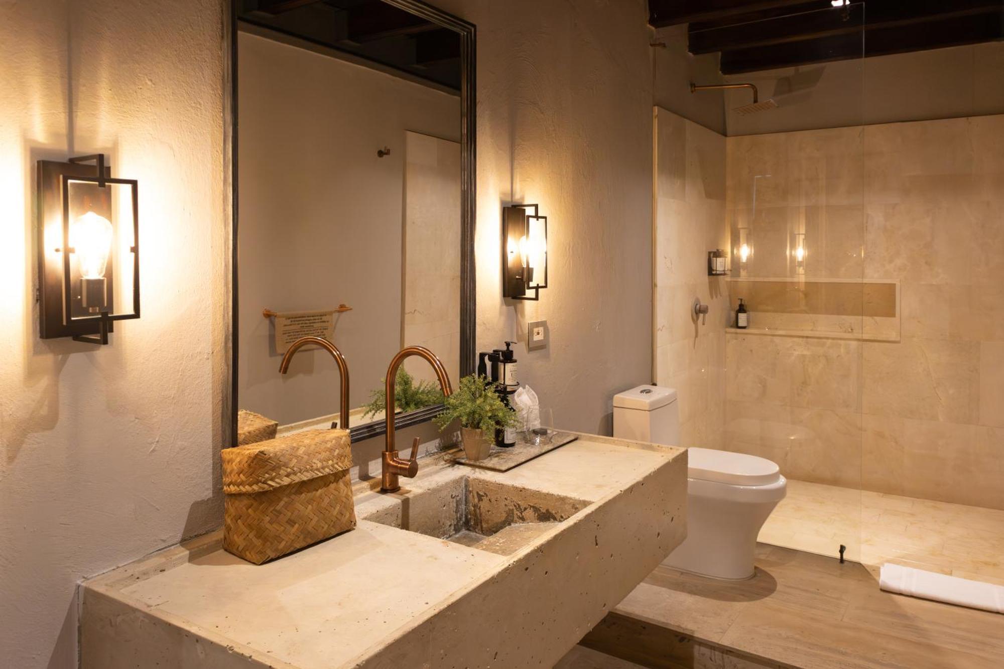 King Bed,1758875167:JPEG