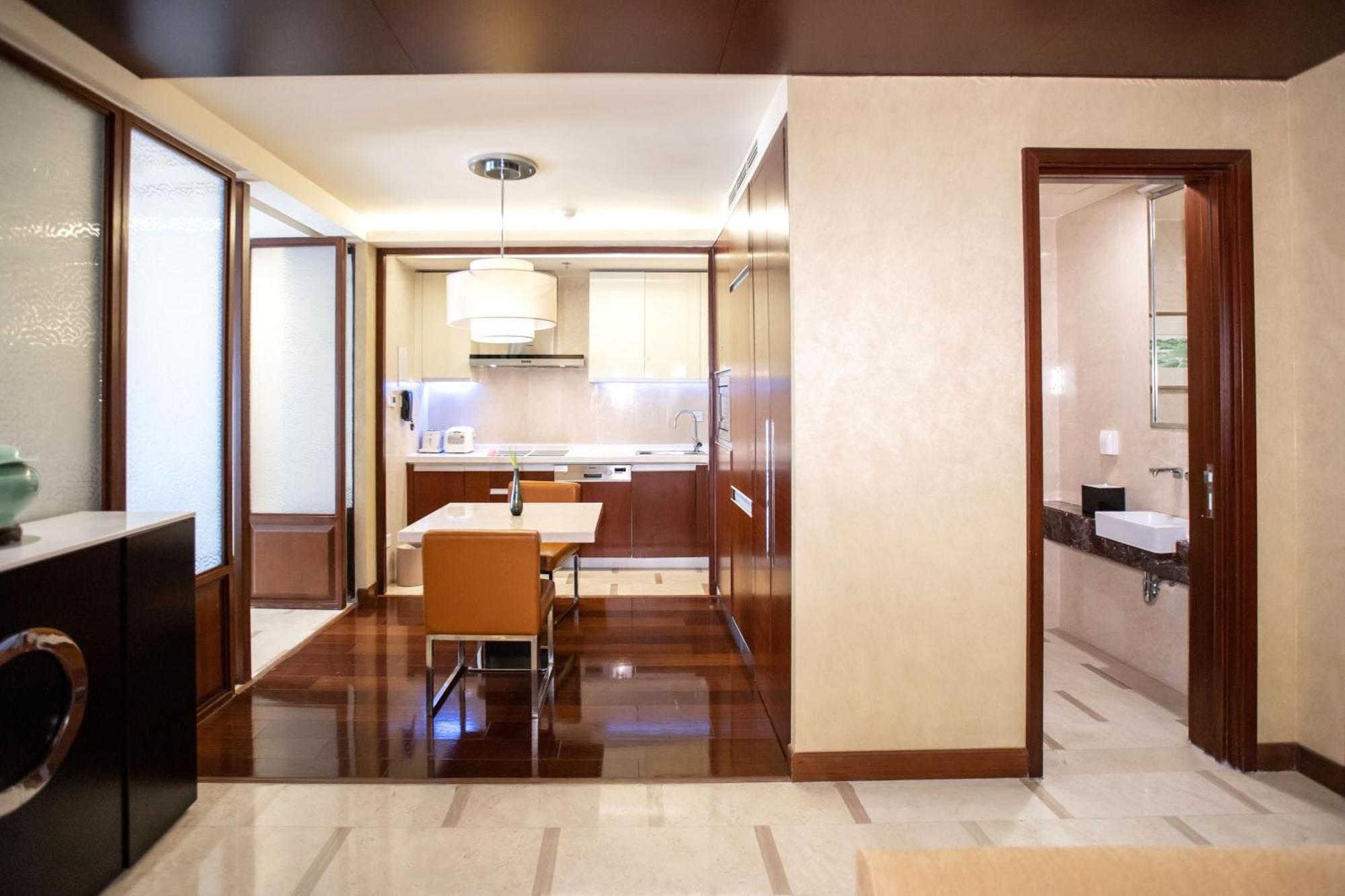 One-Bedroom Apartment - King Bed