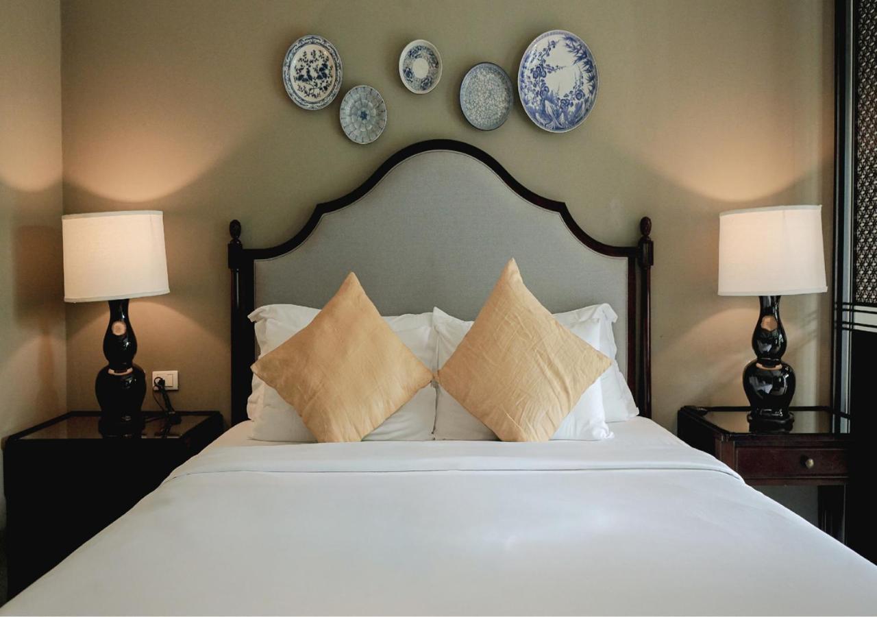 Deluxe with Partial Sea View