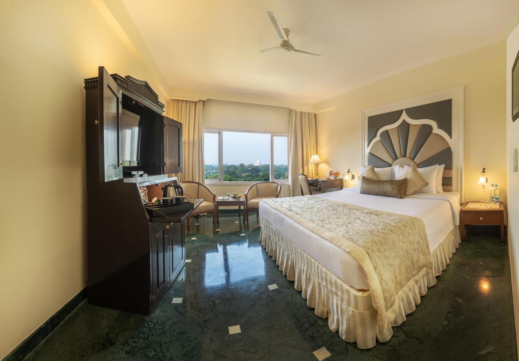 Deluxe Queen Room,1441460494:JPEG