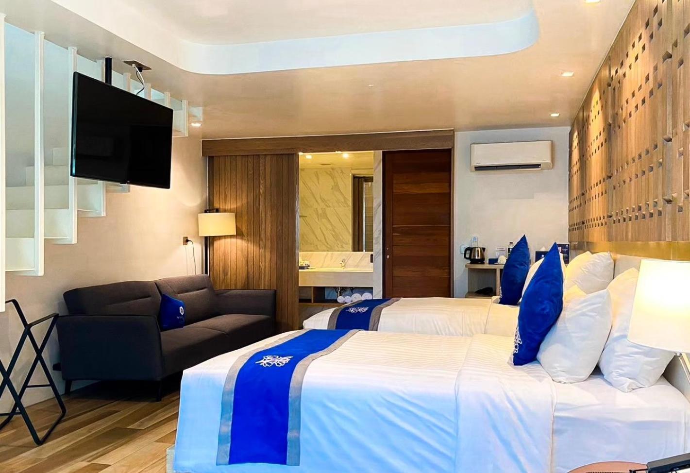 Family Suite with Balcony
