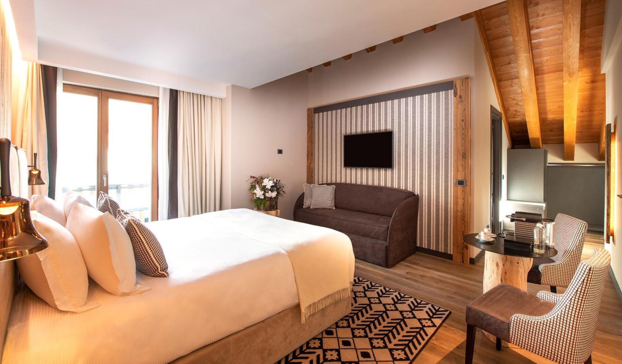 Junior Suite,1765999441:JPEG