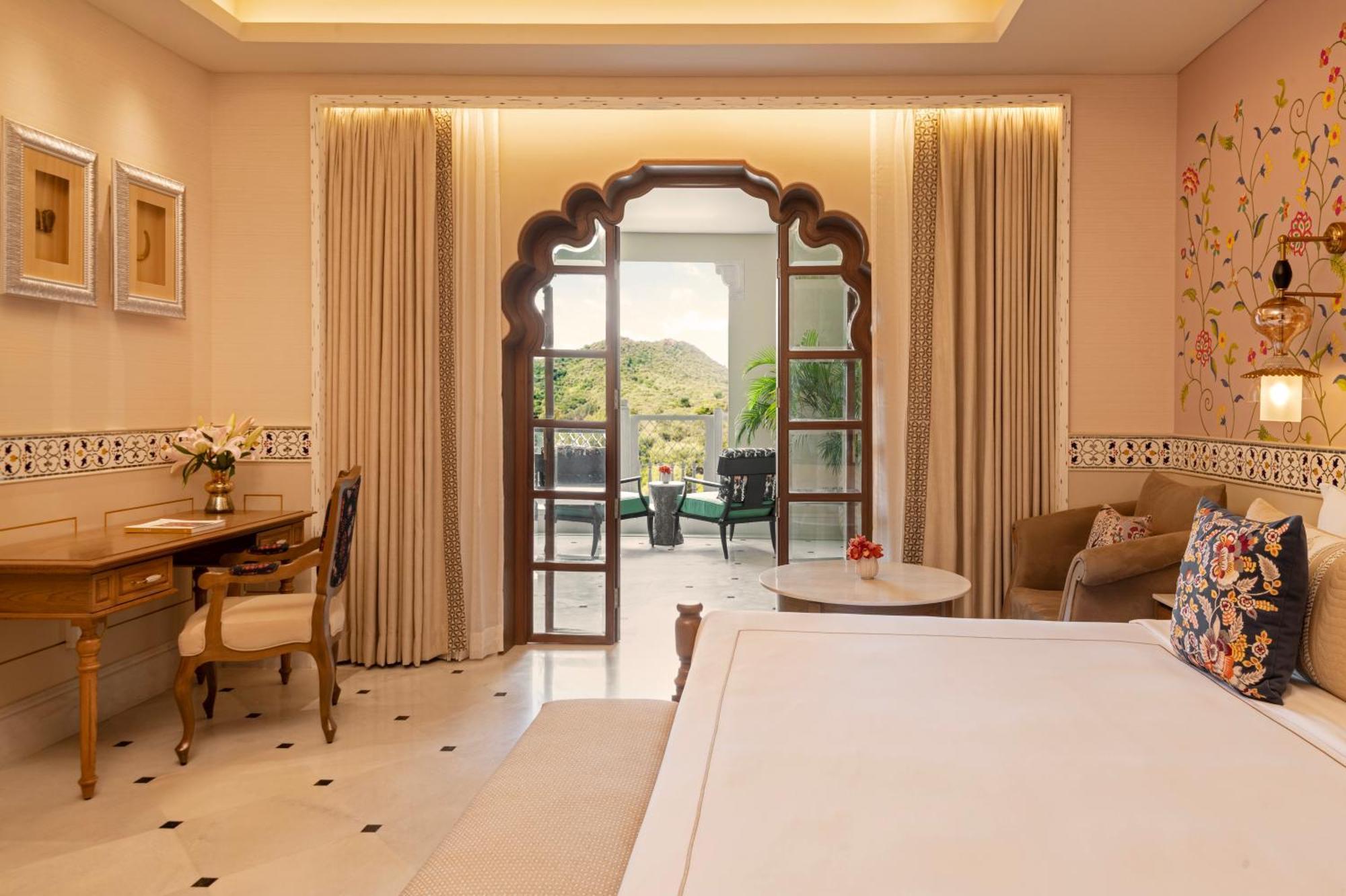Grand Luxury Room King Bed with Sit Out