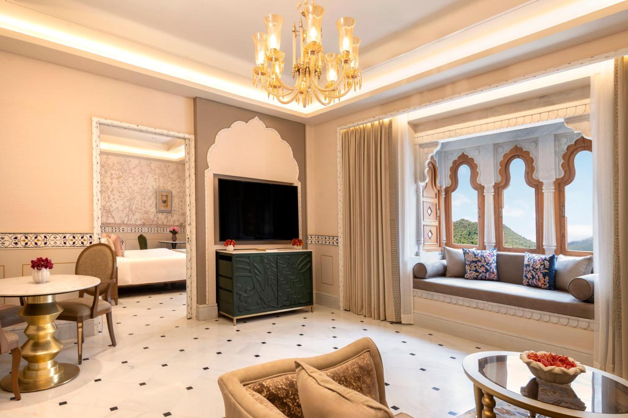 Luxury Suite King Bed
