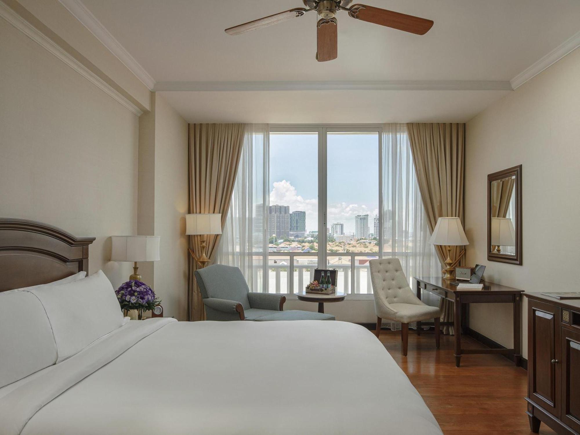 Prestige Suite with Executive Lounge Access