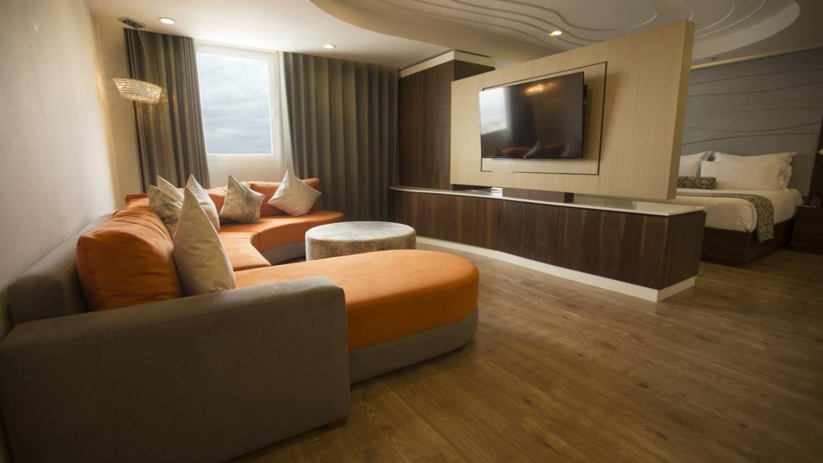 Deluxe Suite