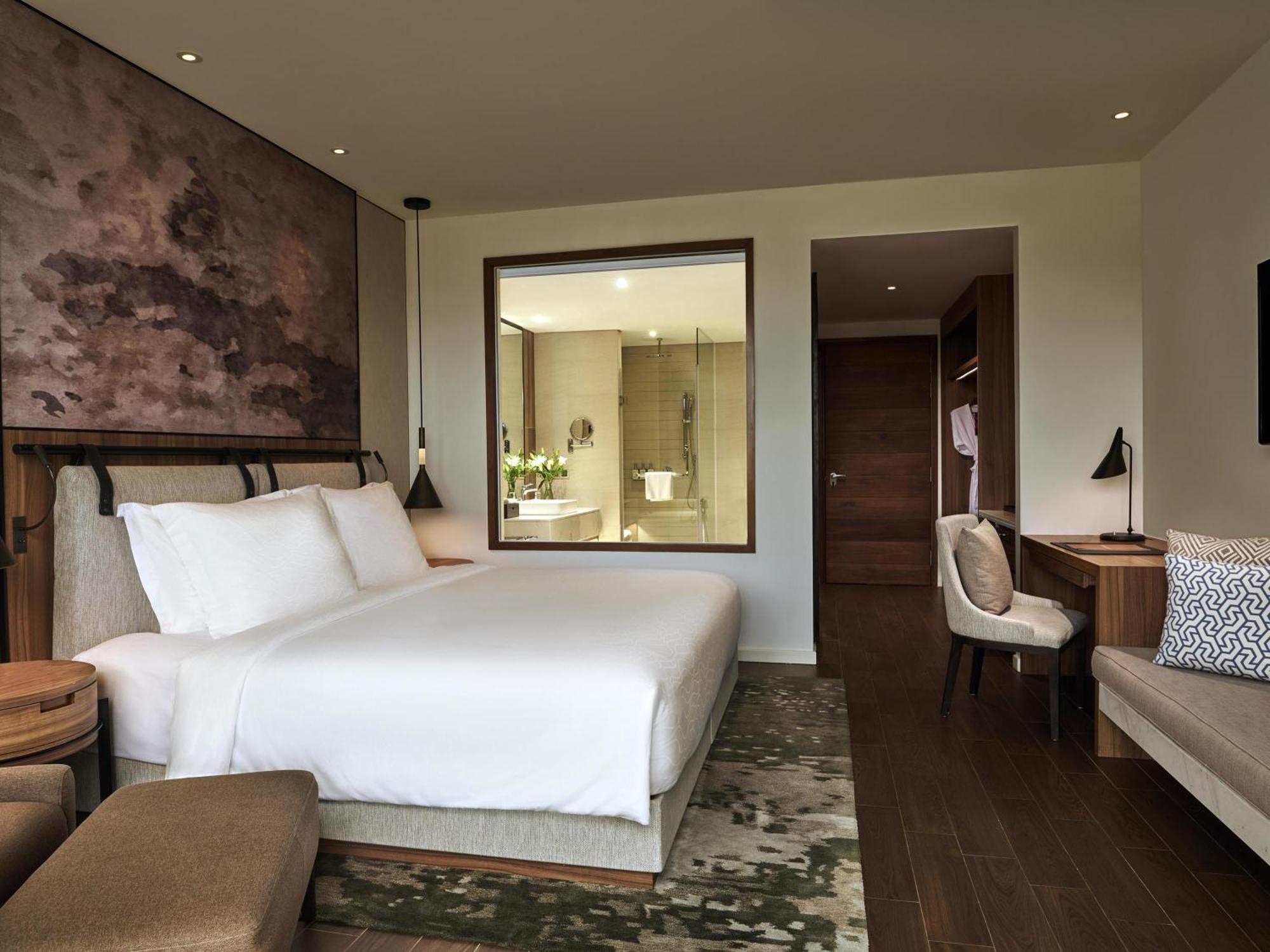 Superior King Room with Balcony and Garden View