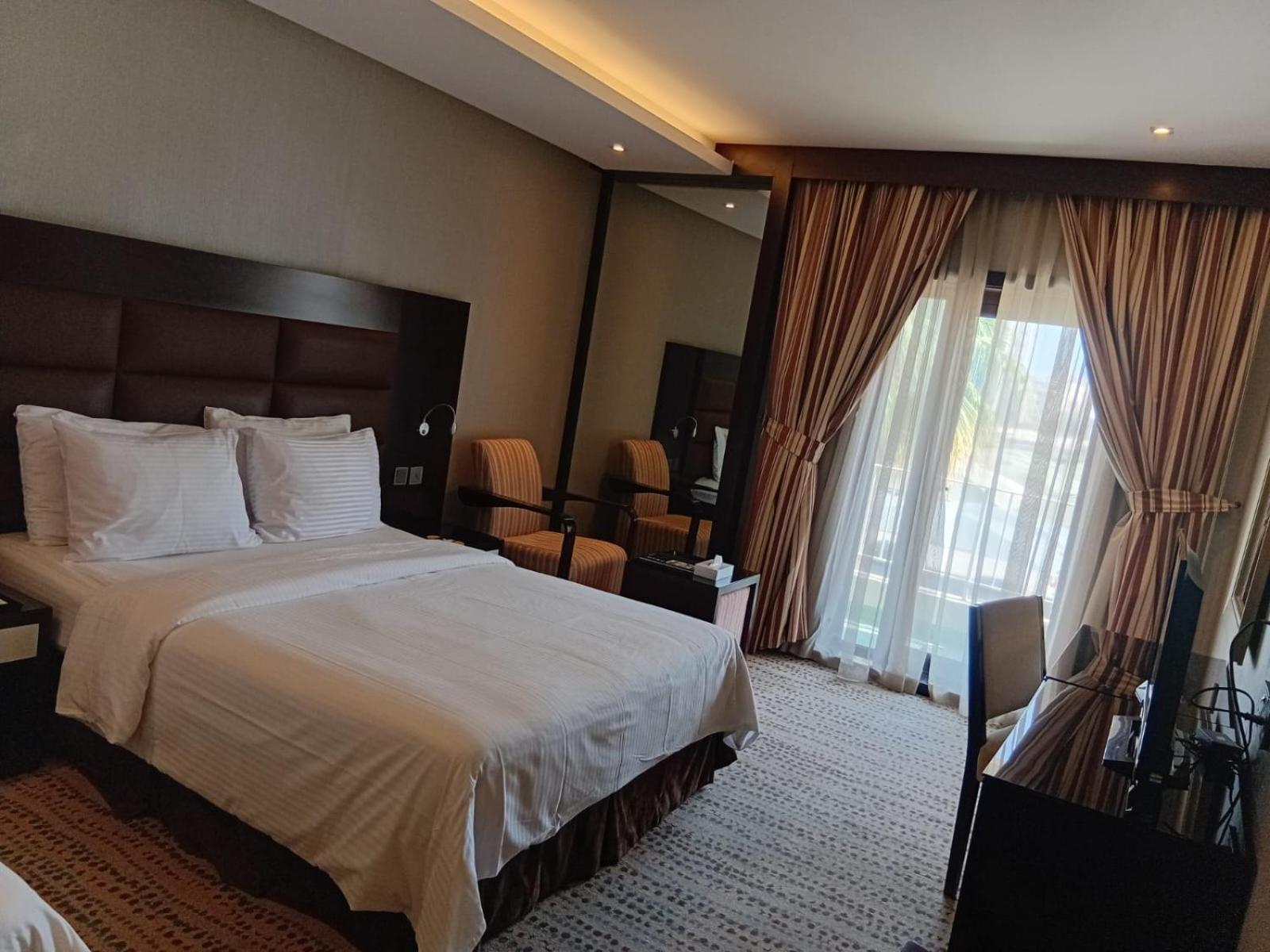 Standard Queen Room