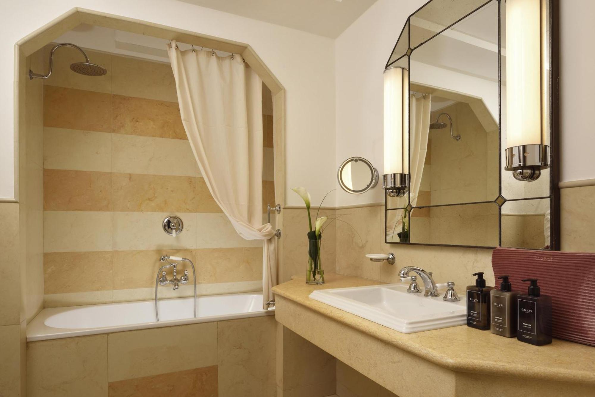 Deluxe Queen Room with Two Queen Beds