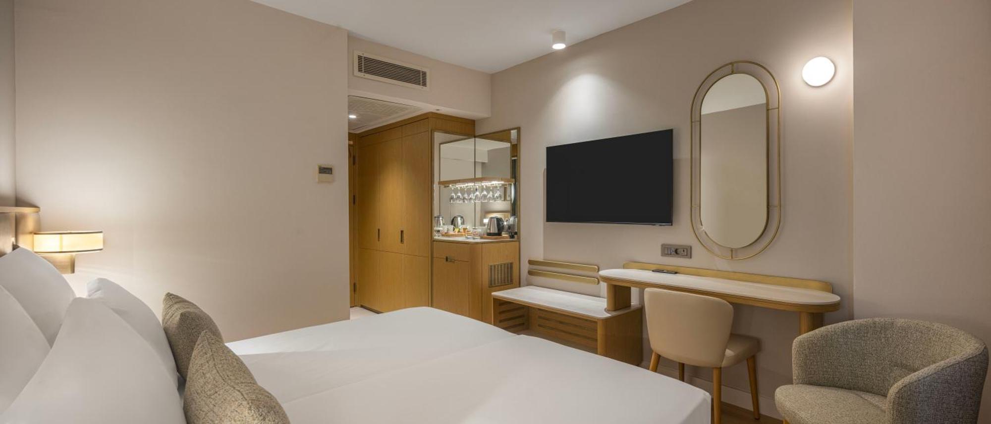 Double or Twin Room with Sea View