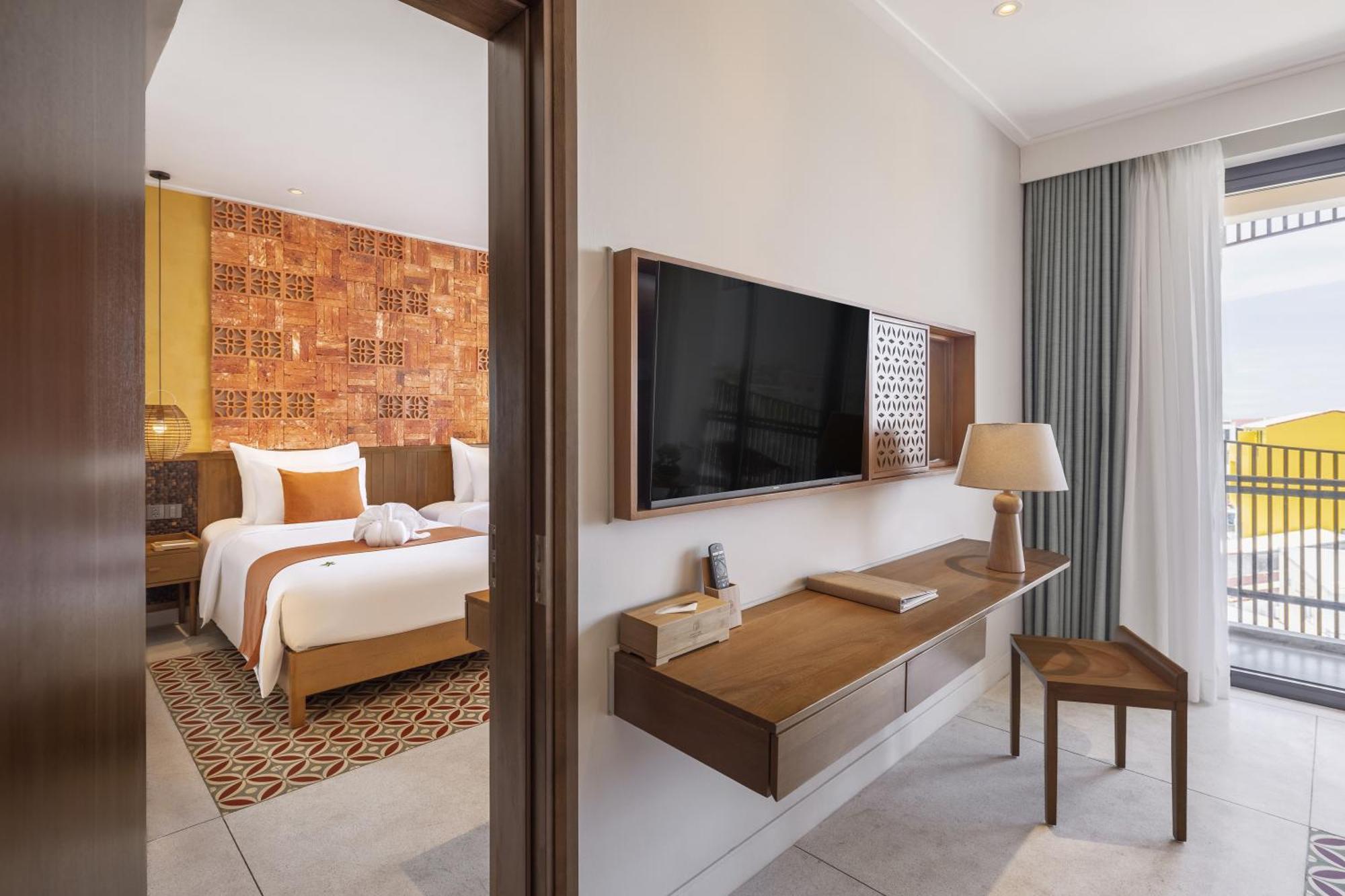 Connecting Room