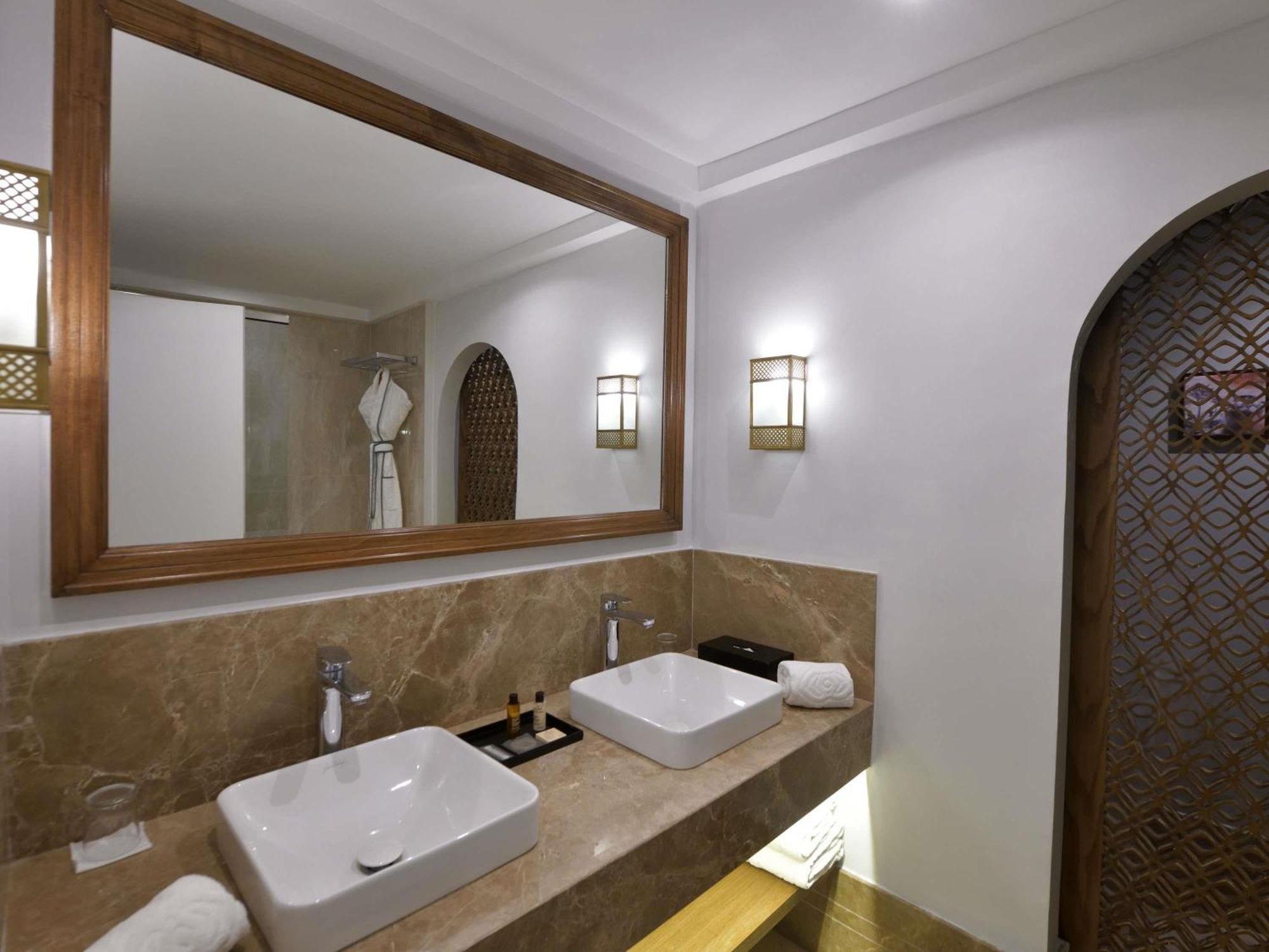 Deluxe King Room with Terrace and Pool View