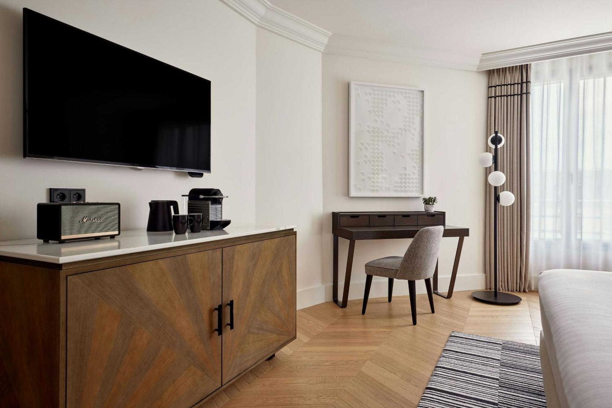 King Room with Champs Elysées View