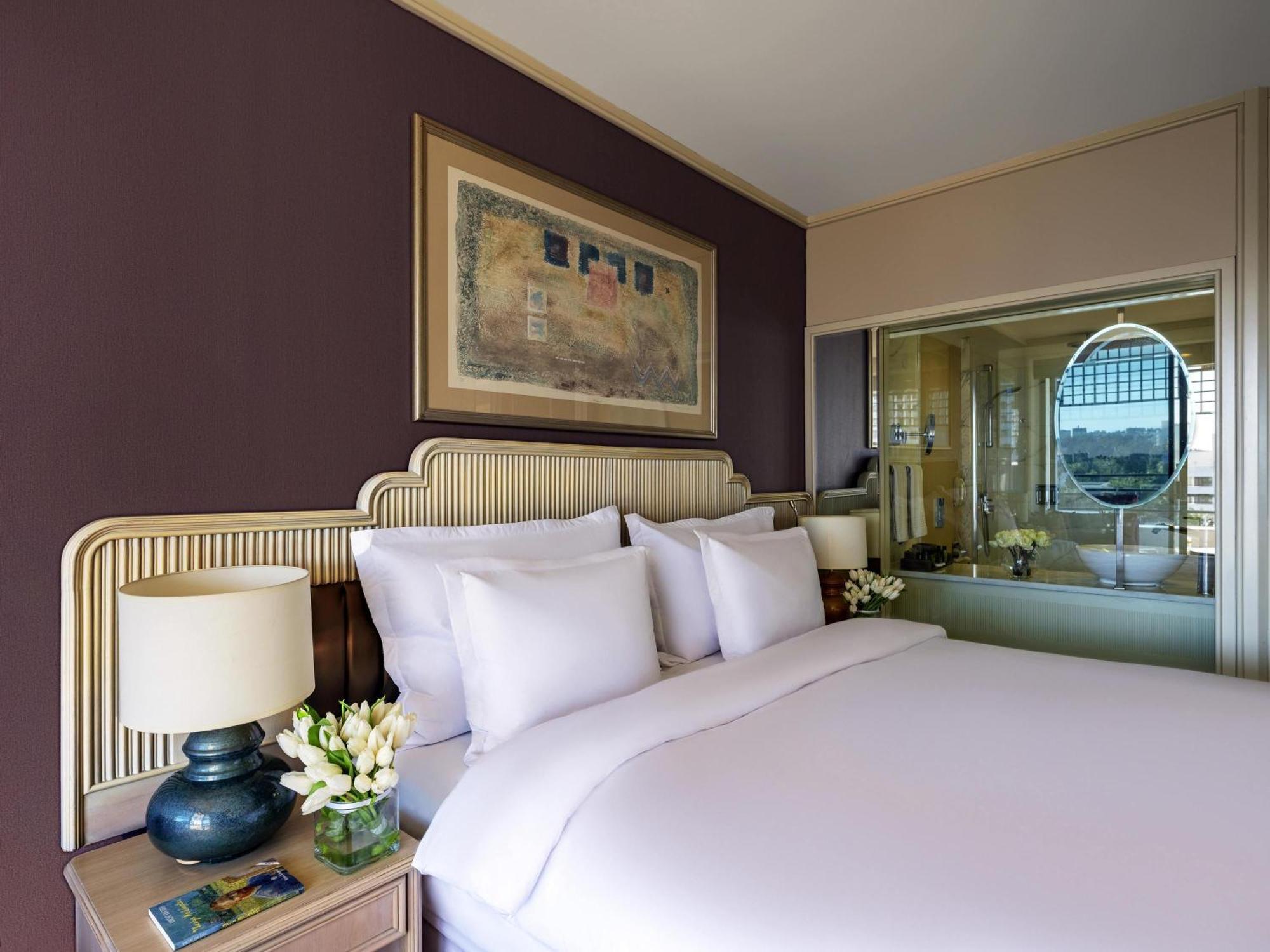 Standard King Room with City View