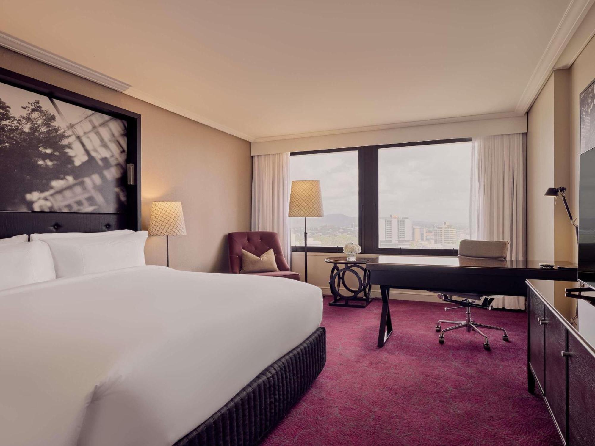 LUXURY CITY ROOM King Bed, High Floor, City View