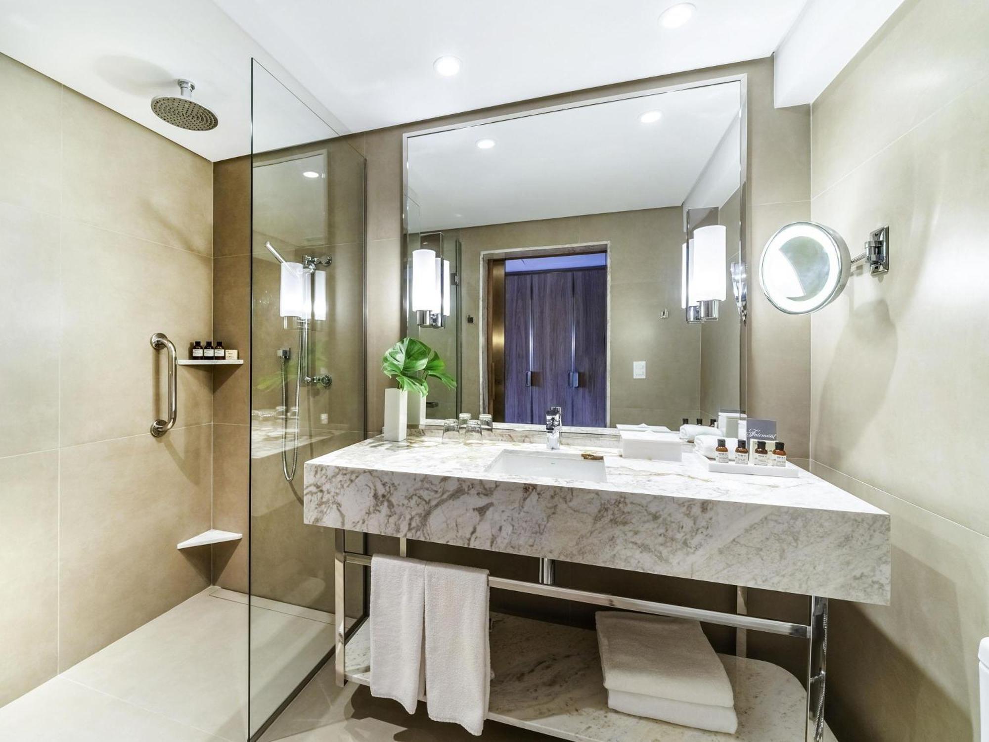 Fairmont Gold Tweepersoonskamer met 2 Aparte Bedden en Uitzicht op de Stad