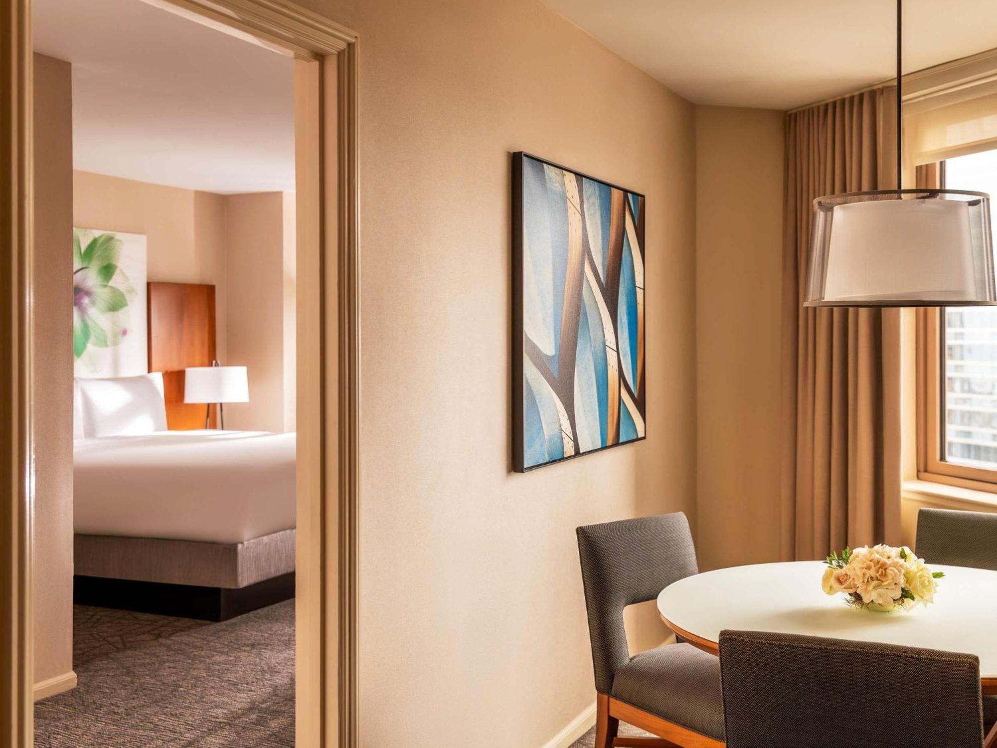 One Bedroom Suite 1 King