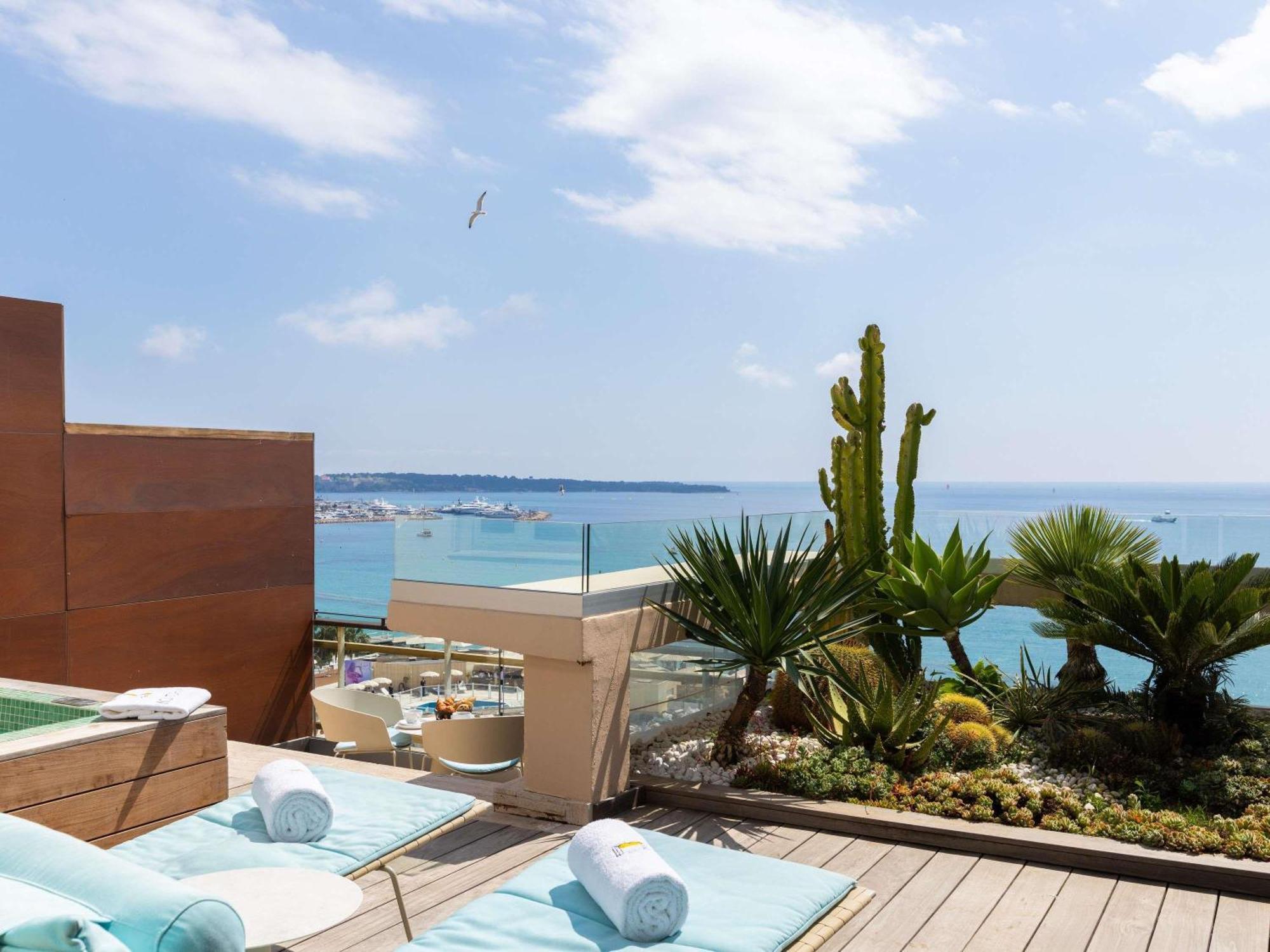 Panoramic Room with Terrace and Sea View