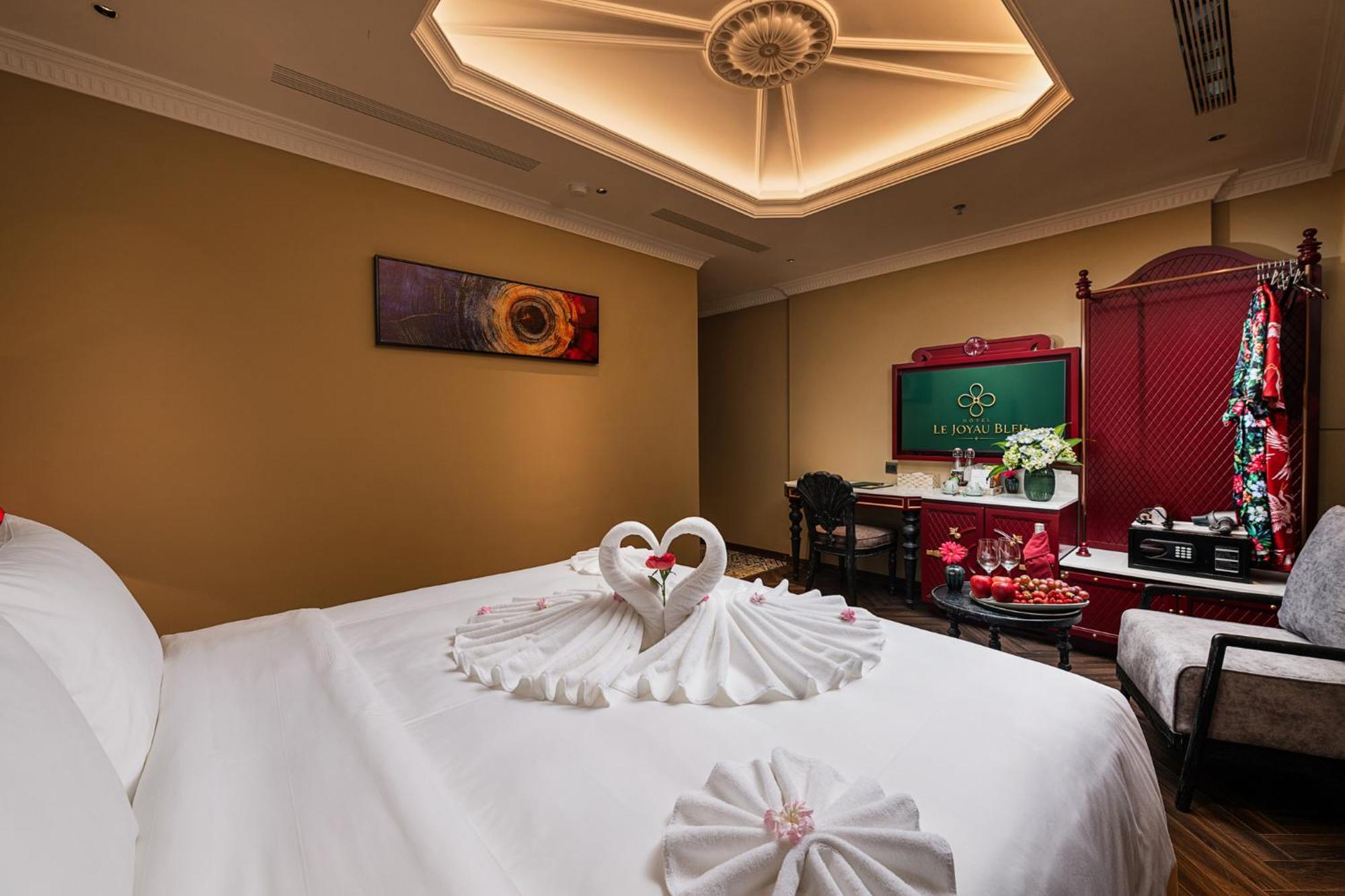 Honeymoon Room