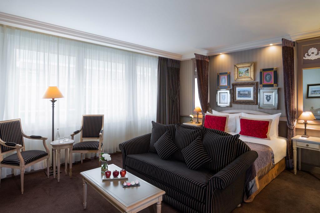 Executive Family Room