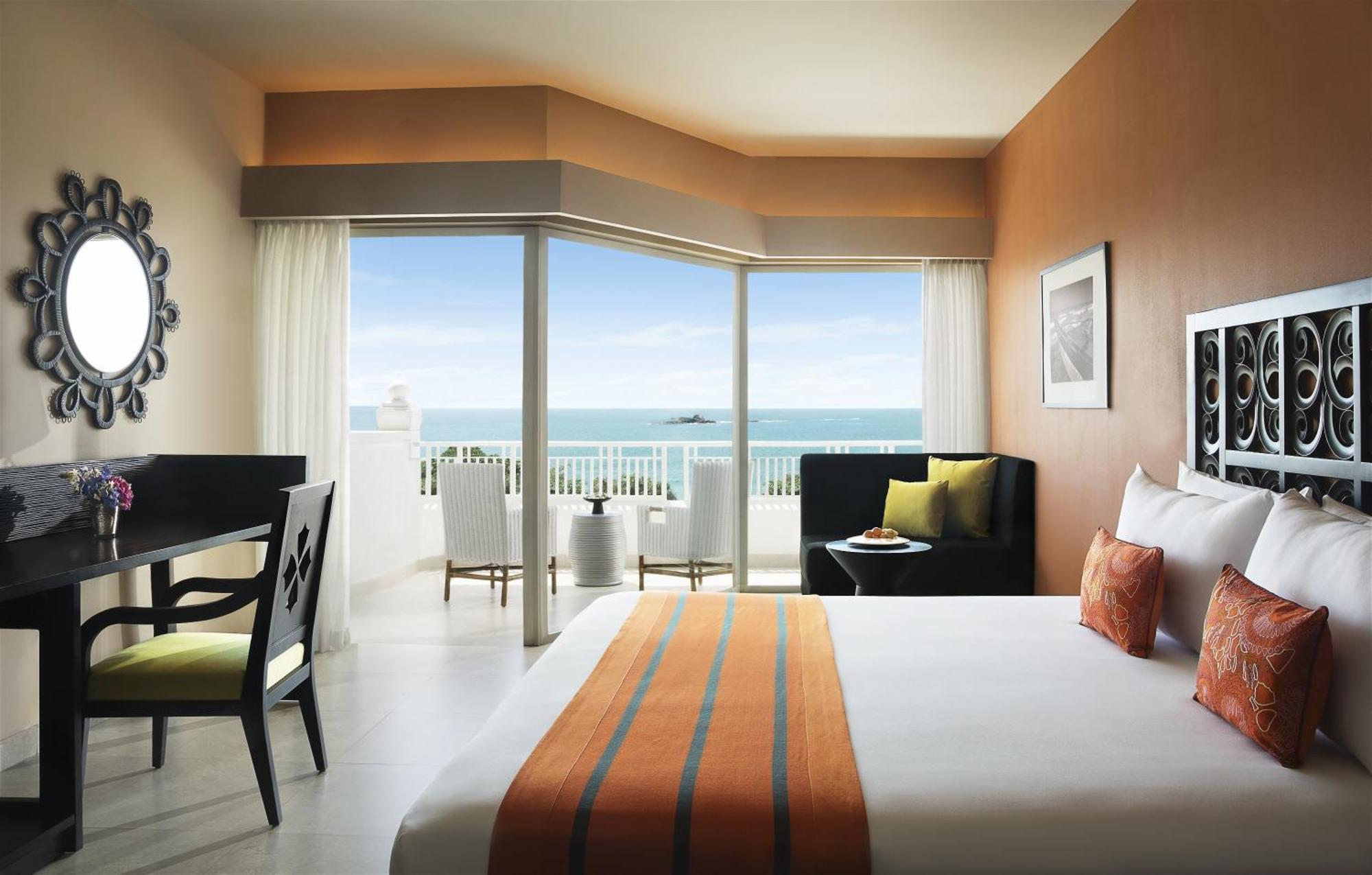 Deluxe Sea View King Bed Room