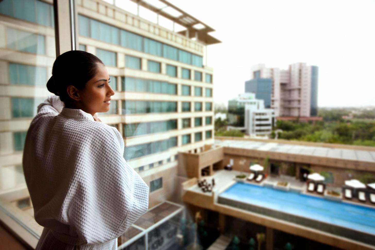 Standard Twin Room - Lounge Access/Smoking with 15% discount on Food & Beverages, 15% off on Spa Services