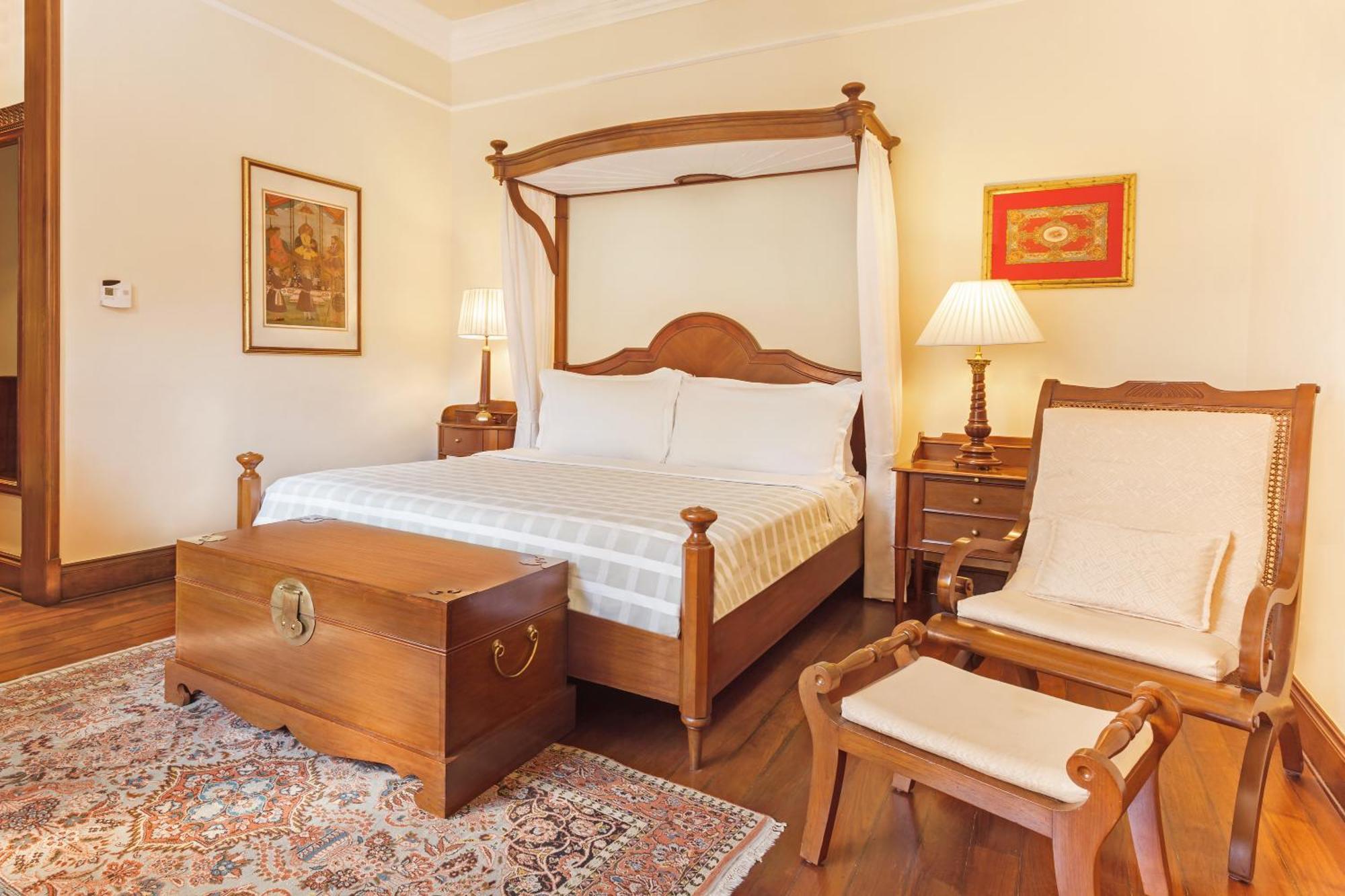 Luxury Suite With Two Way Airport Transfers