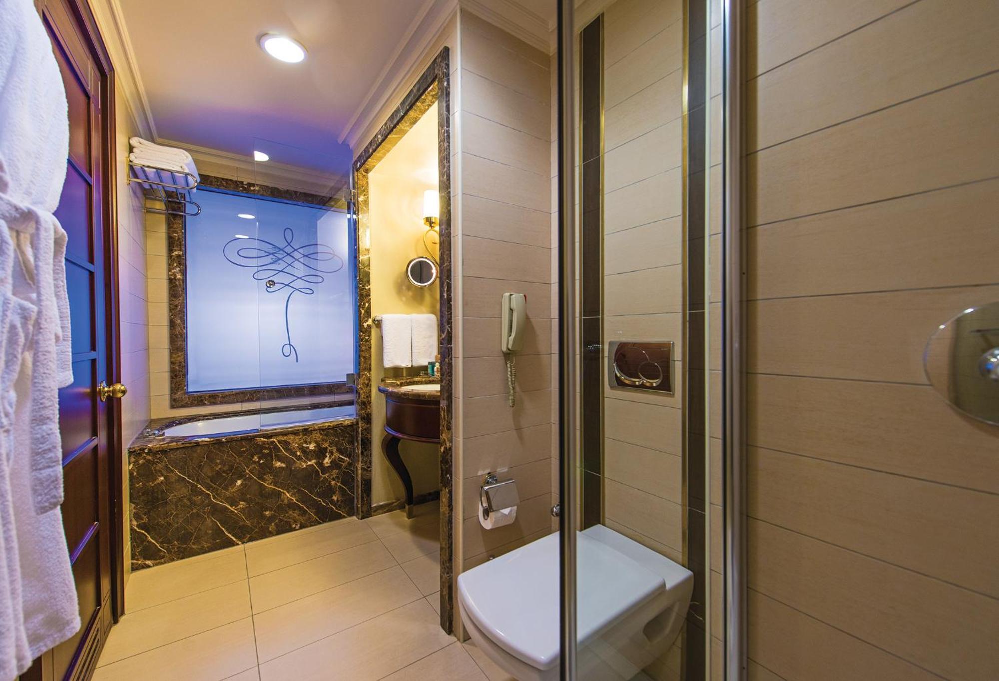 Premium Room Queen Size Bed,1275110146:JPEG