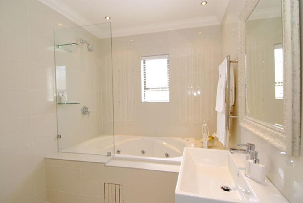 Luxury Queen Room