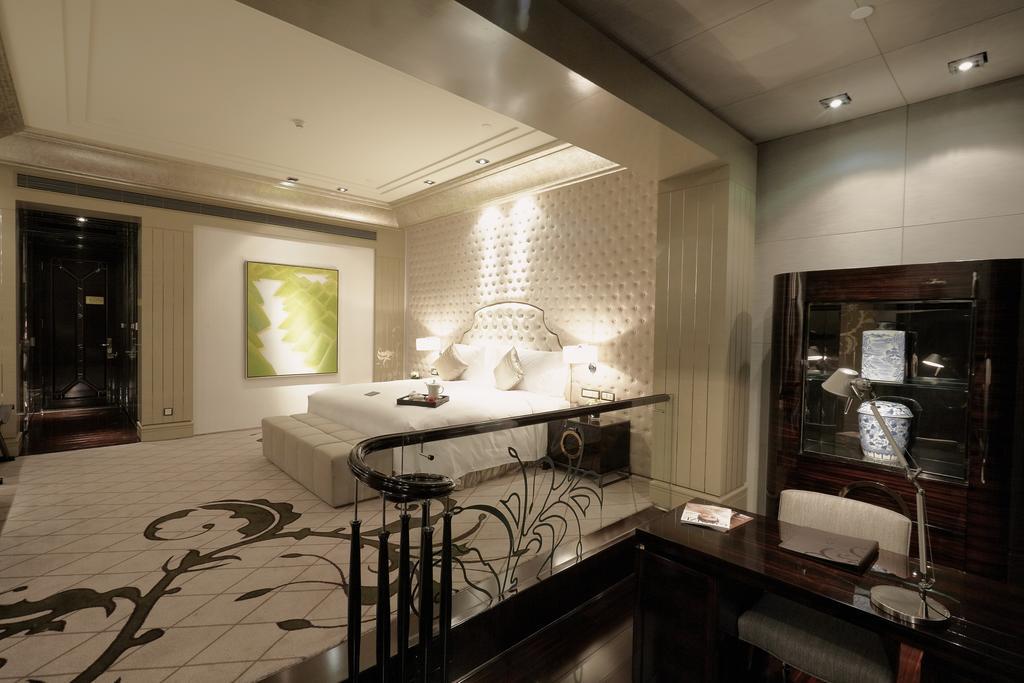 Chateau Deluxe Twin Room