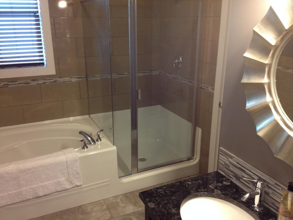 Deluxe Queen Suite with Balcony